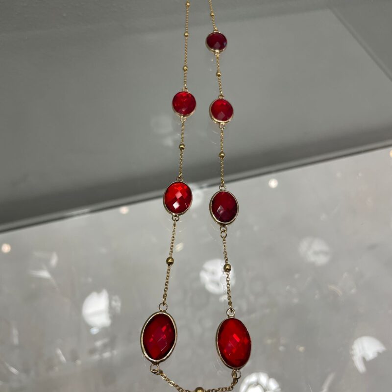 Collana con gemme rosse