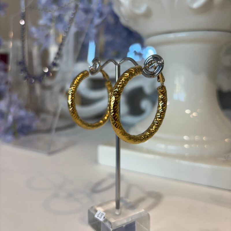 Orecchino in acciaio (color oro)